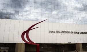 OAB recorre ao STF para garantir comunicação entre Flávio e Jair Bolsonaro após suspensão de visitas