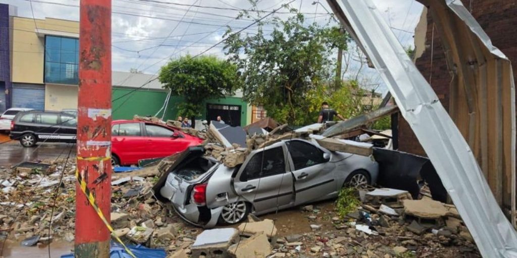 Defesa Civil distribui 11,5 mil itens e envia telhas e caminhões-pipa a cidades do noroeste paulista após temporal
