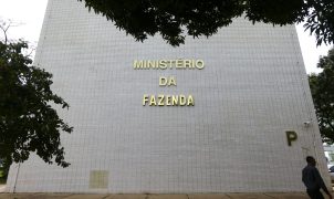 Governo vai ao STF contra PEC que cria aposentadoria especial para agentes de saúde