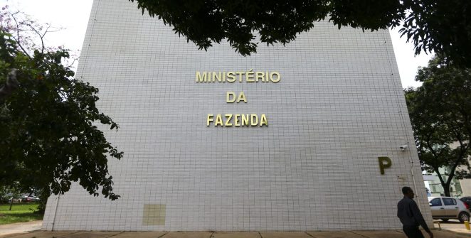 Governo vai ao STF contra PEC que cria aposentadoria especial para agentes de saúde
