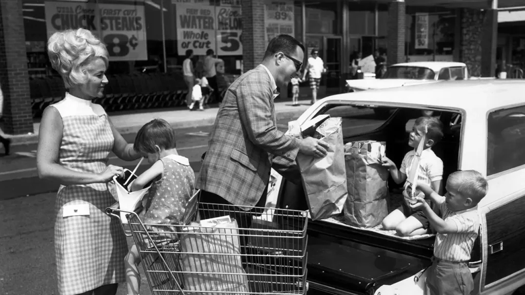 Anúncios de supermercado dos anos 1960 mostram preços que parecem de outro planeta; mas nem tudo era mais barato