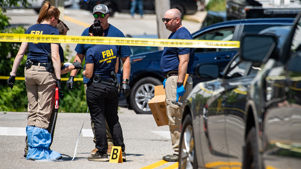 DHS e New York Times se enfrentam após agência negar reportagem sobre FBI deixar de investigar confrontos com agentes do ICE