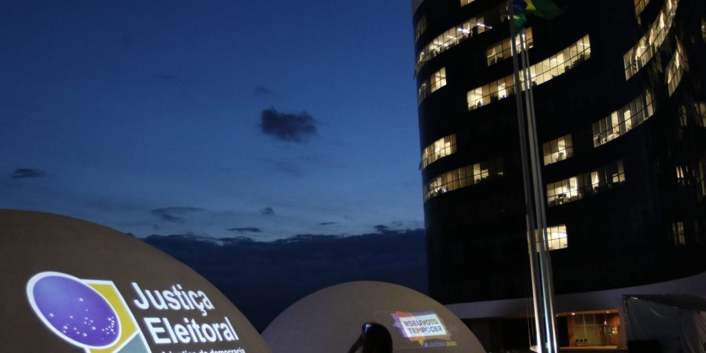 TSE firma acordo com big techs para intensificar combate à desinformação nas eleições de 2026