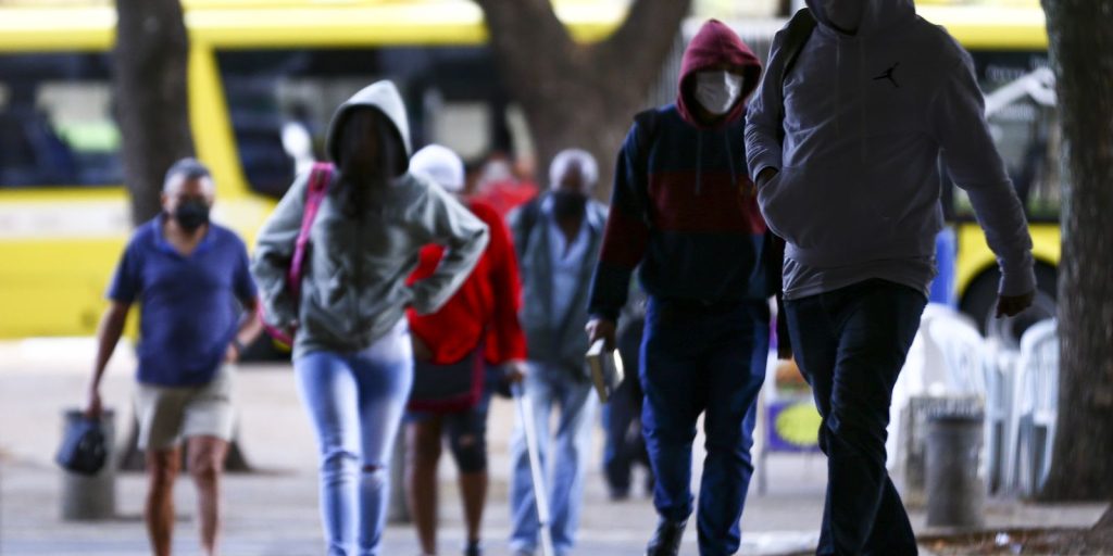 Inmet alerta para tempestades e granizo no Rio Grande do Sul com risco de tornados
