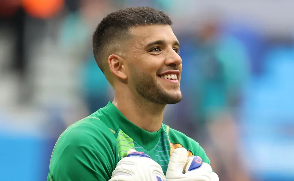 Geronimo Rulli pode enfim estrear pelo Manchester City nove anos após deixar o clube sem jogar