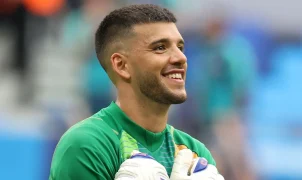 Geronimo Rulli pode enfim estrear pelo Manchester City nove anos após deixar o clube sem jogar