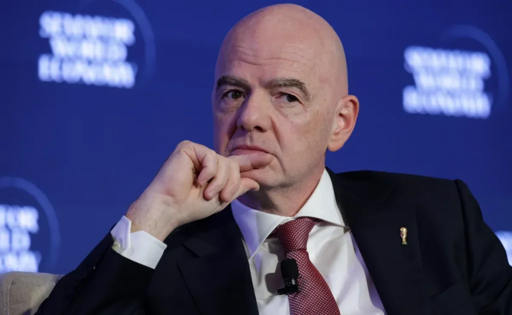 Proposta de Infantino para vender parte da Copa do Mundo provoca rebelião global e expõe racha na FIFA