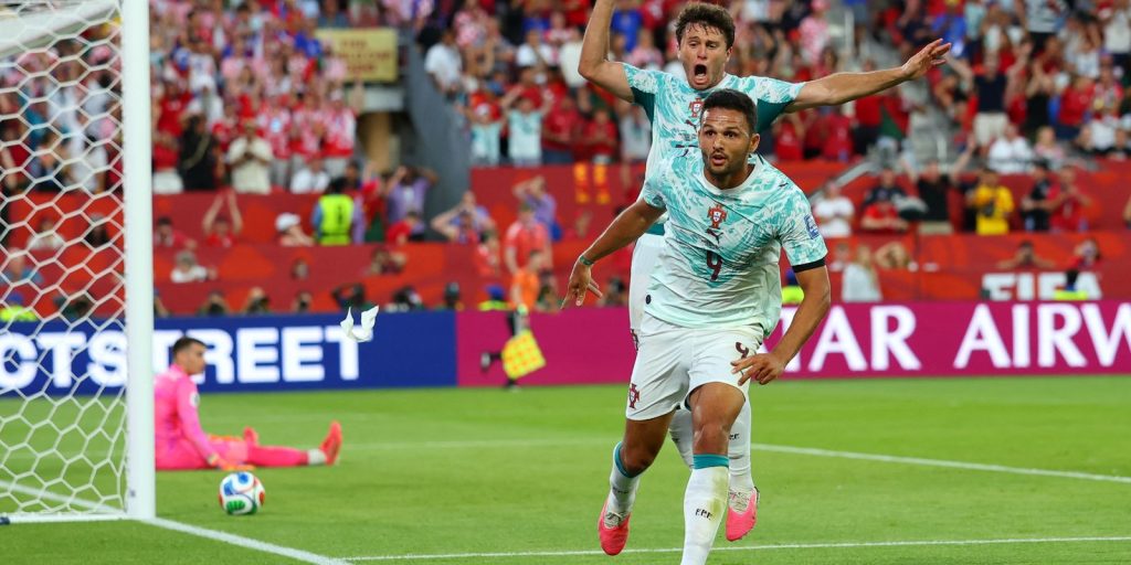 Portugal vence Croácia de virada com gol de CR7 e Ramos e garante vaga nas oitavas da Copa