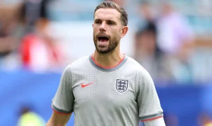 Chelsea muda estratégia com Xabi Alonso e mira experientes como Henderson, Welbeck e Garcia