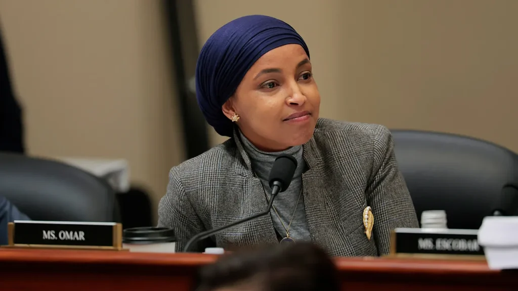 Gastos de Ilhan Omar com hotéis de luxo e transporte privado geram críticas de socialista champanhe