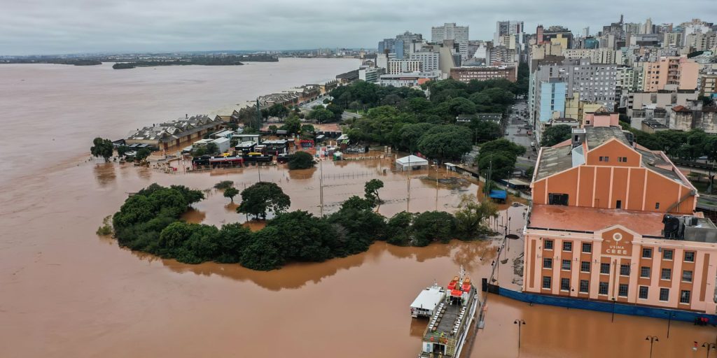 Guaíba fica a 6 centímetros da cota de alerta e Defesa Civil emite aviso laranja em Porto Alegre