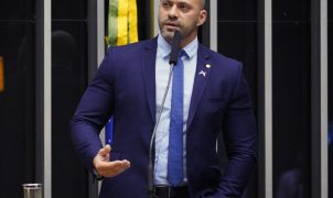 Moraes intima Daniel Silveira a explicar vídeo de apoio a senador postado em rede social