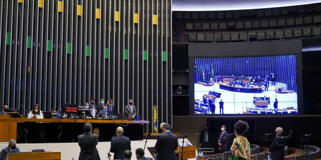 Dino intima presidentes de 21 partidos a explicar interferência em emendas parlamentares