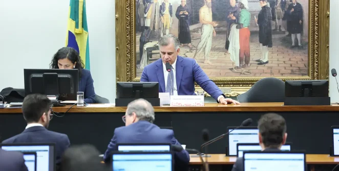 CCJ aprova PEC que extingue aposentadoria compulsória como punição a juízes