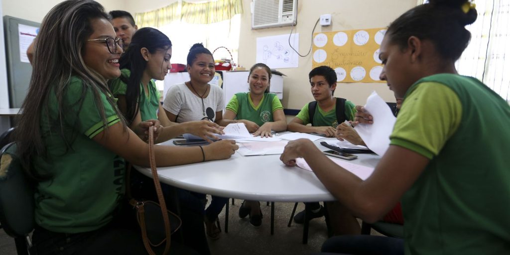 Pé-de-Meia: estudantes nascidos em setembro e outubro recebem parcela de R$ 200 nesta sexta