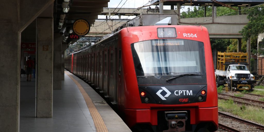 Após caos e incêndio, CPTM retoma operação de três linhas de trem em SP por até 90 dias