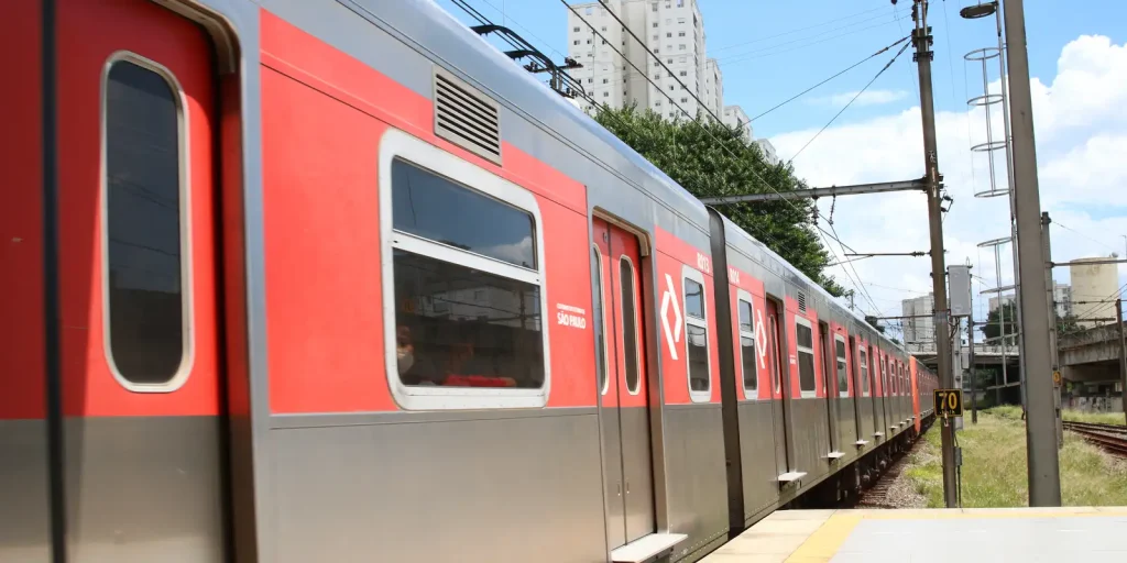 Após falhas e caos, Artesp determina que CPTM retome operação de três linhas de trem em SP