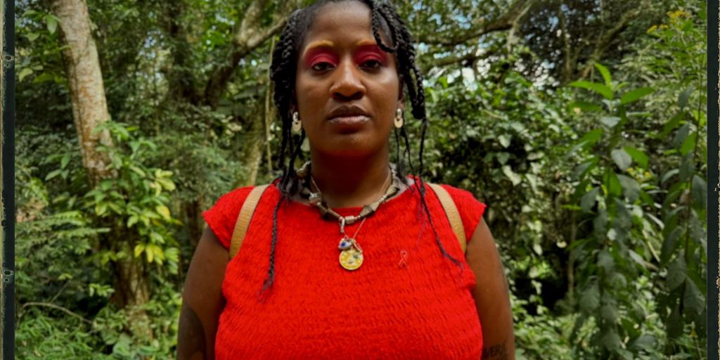 Arte como resistência: ativista que nasceu com HIV transforma estigma em obra e acervo