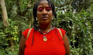 Arte como resistência: ativista que nasceu com HIV transforma estigma em obra e acervo