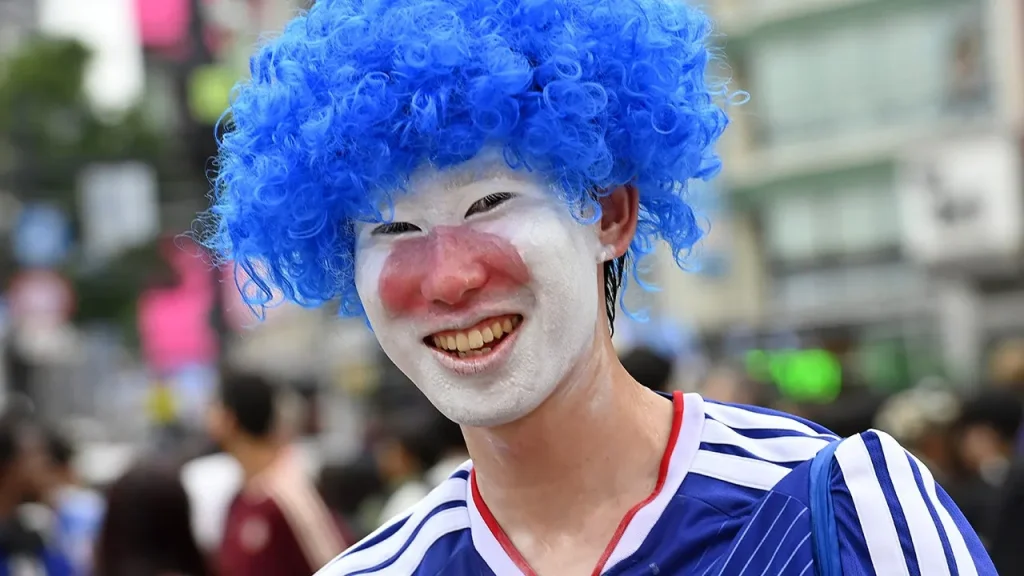 Perucas azuis viram símbolo da torcida japonesa na Copa do Mundo de 2026