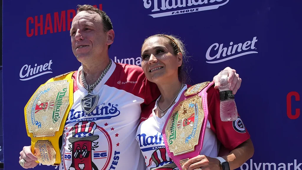 Joey Chestnut conquista 18º título do concurso de cachorro-quente de Nathans em Coney Island