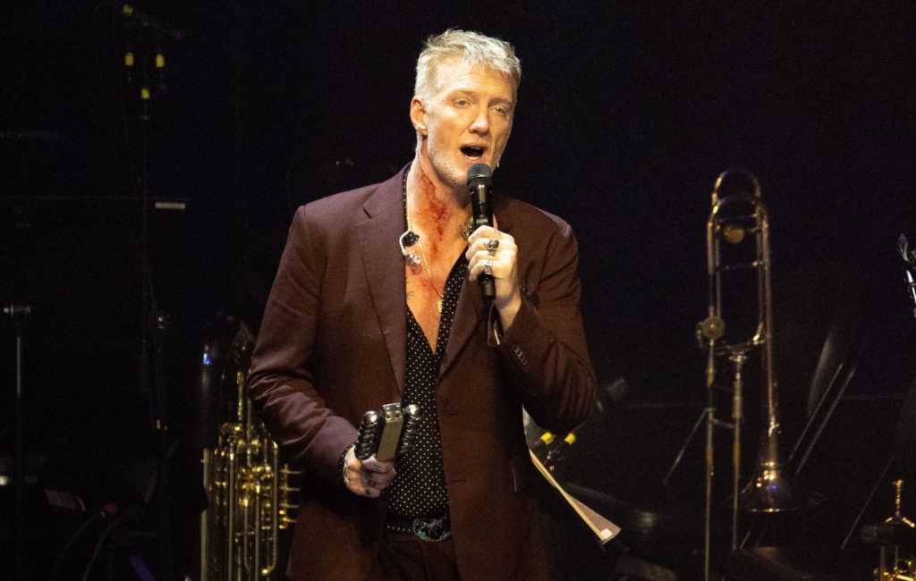 Michael Stipe, Brandi Carlile e Josh Homme se unem em noite de covers no Gansett Games 2026