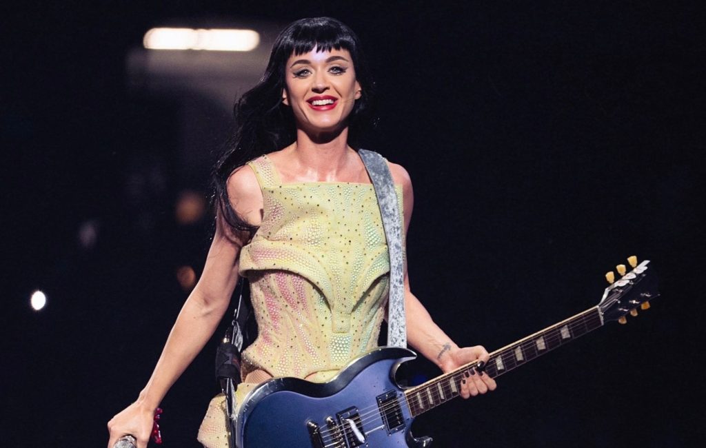 Filme da turnê ‘Lifetimes’ de Katy Perry chega a 150 cinemas no Reino Unido; turnê doou mais de £80 mil para o Music Venue Trust