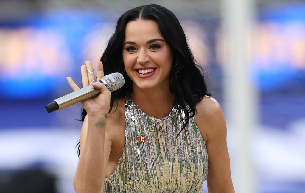 Katy Perry critica Casa Branca por usar Firework em vídeo de ataques militares ao Irã