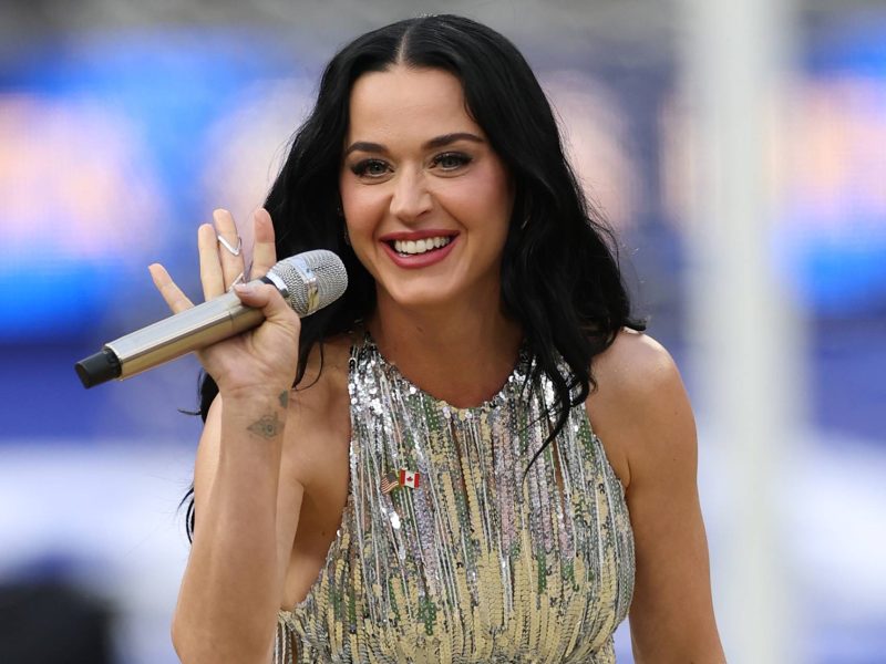 Katy Perry critica Casa Branca por usar Firework em vídeo de ataques militares ao Irã