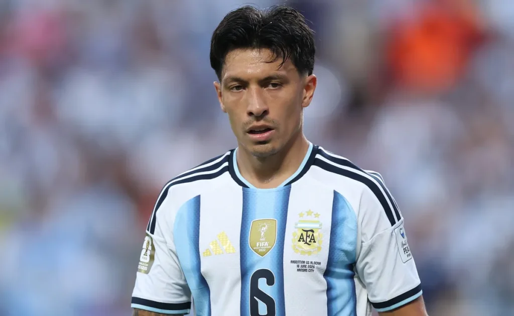 Lisandro Martínez rebate campanha anti-Argentina e nega desrespeito à Espanha após final da Copa