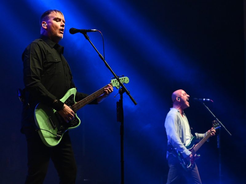 Alkaline Trio cancela turnê no Reino Unido por problemas de saúde de Matt Skiba