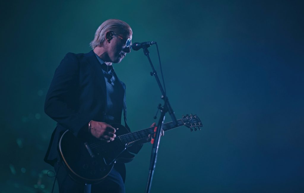 Interpol faz show secreto em Madri com baterista substituto e arrasa no Mad Cool 2026