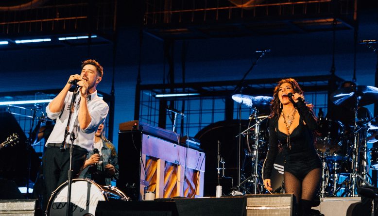 Mumford & Sons surpreende Hyde Park com participações de Shania Twain e Hozier em show histórico