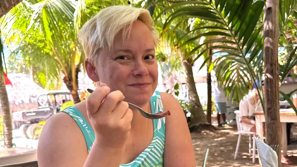 Fisioterapeuta americana desaparece em ilha de Granada; buscas mobilizam polícia e mergulhadores