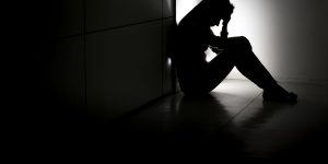 Dor crônica não medida pode mascarar depressão resistente, aponta estudo na Nature Mental Health
