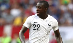 Benjamin Mendy vende réplica da taça da Copa do Mundo de 2018 em leilão por cerca de R$ 340 mil