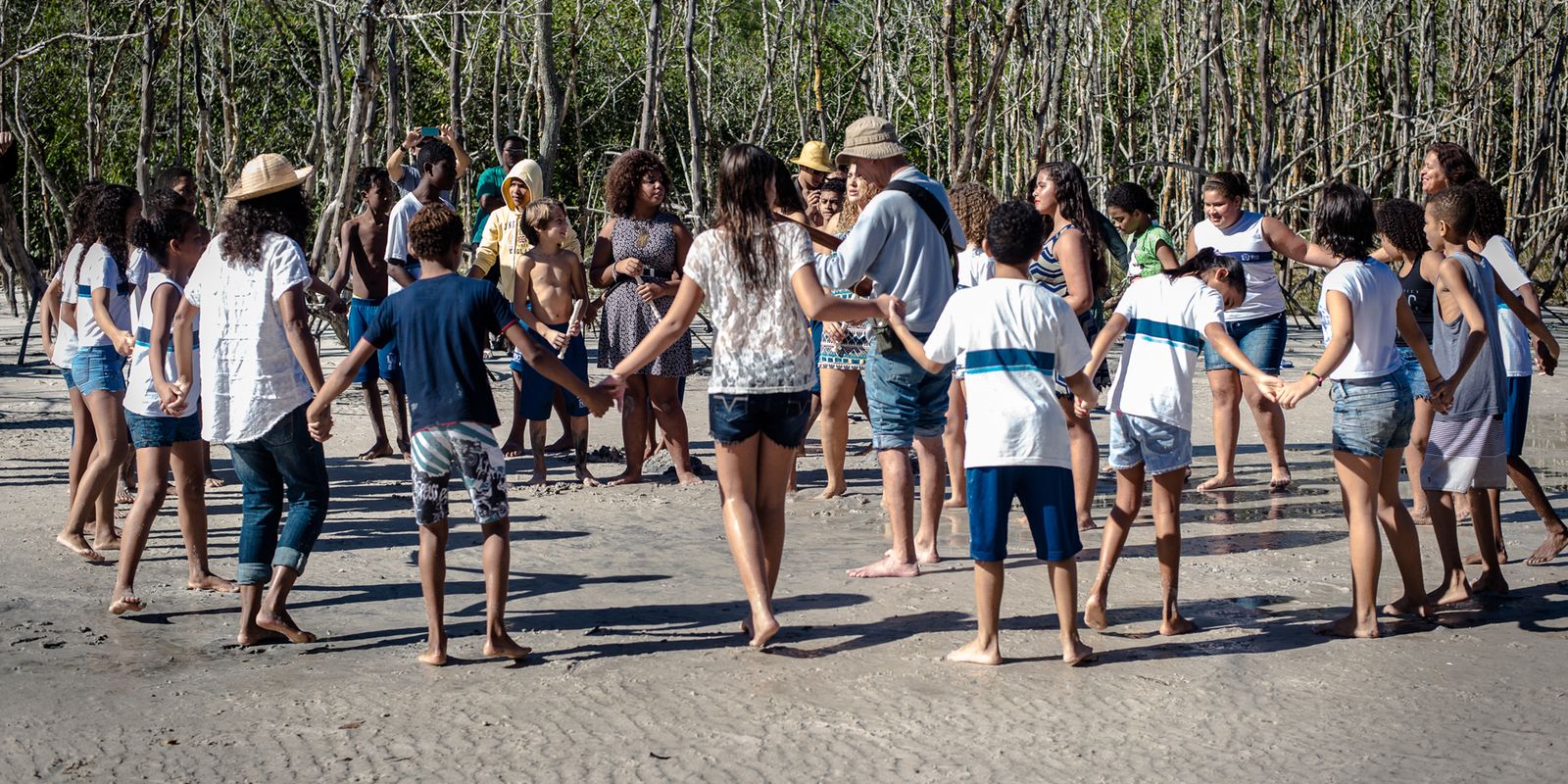 Flautas e manguezais: projeto musical transforma a relação de alunos com o meio ambiente na Zona Oeste do Rio