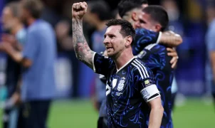 Argentina vence Inglaterra de virada e fará final da Copa contra a Espanha