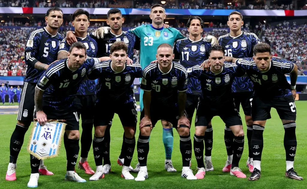 Argentina mantém 17 jogadores do título de 2022 e repete base na final da Copa de 2026