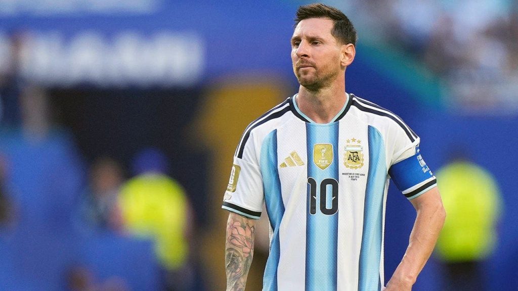 Argentina sofre, mas elimina Cabo Verde em jogo eletrizante nas oitavas da Copa