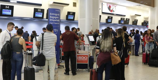 Setor de serviços recua 0,4% em maio pressionado por queda nos transportes