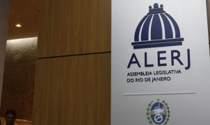 Alerj aprova tornozeleira rosa para agressores de mulheres; projeto segue para plenário