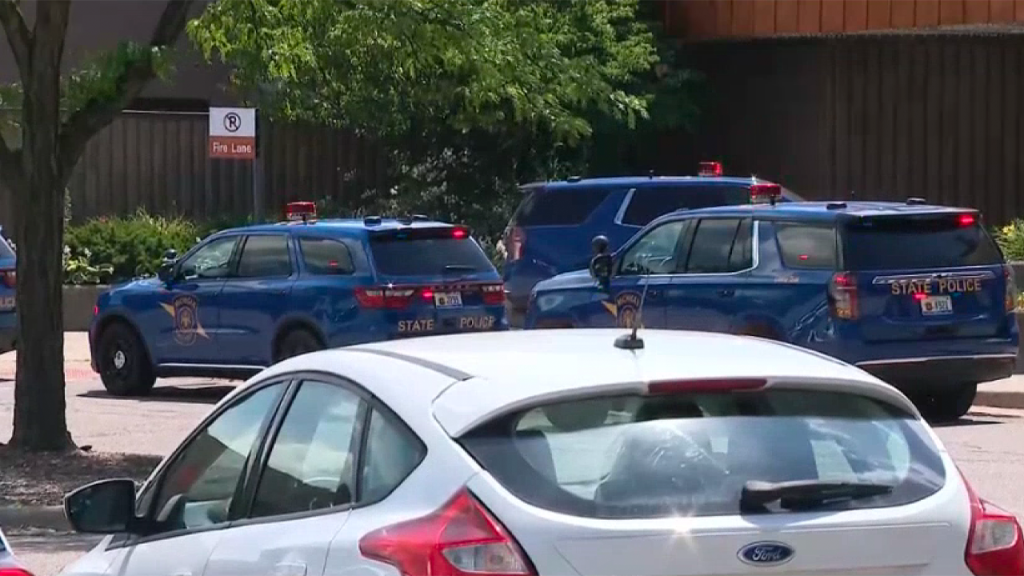Tiroteio em shopping de Michigan deixa dois mortos e um ferido; polícia descarta ataque aleatório