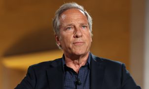 Mike Rowe processa Discovery por milhões em supostas taxas não pagas por narrar 'Deadliest Catch'