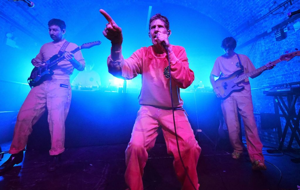 Mike D, do Beastie Boys, amplia turnê solo de 2026 com shows no Reino Unido e Europa; rapper toca no Mutations Festival