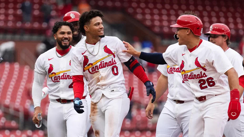 Cardinals e Cubs se enfrentam em Chicago com tendência de muitos runs; vento pode ser fator
