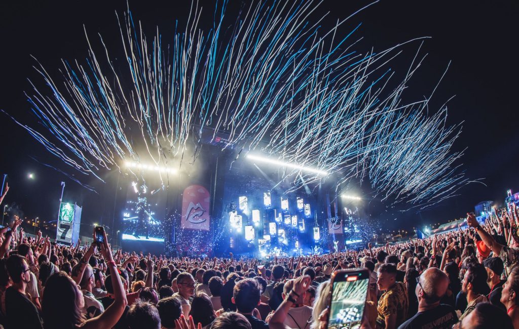 Mad Cool Festival 2026 anuncia plano de transporte com metrô estendido, ônibus gratuitos e mais