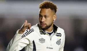 Neymar volta ao Santos no sábado após folga pós-Copa e participação em torneio de pôquer