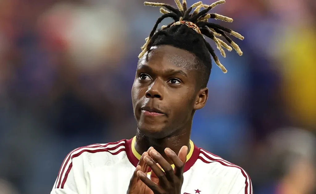 Nico Williams fica no banco: decisão tática de De la Fuente mantém ataque da Espanha na final da Copa de 2026