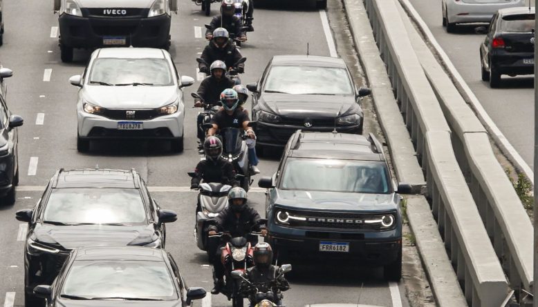 Justiça determina que prefeitura de São Paulo credencie Uber Moto em 48 horas